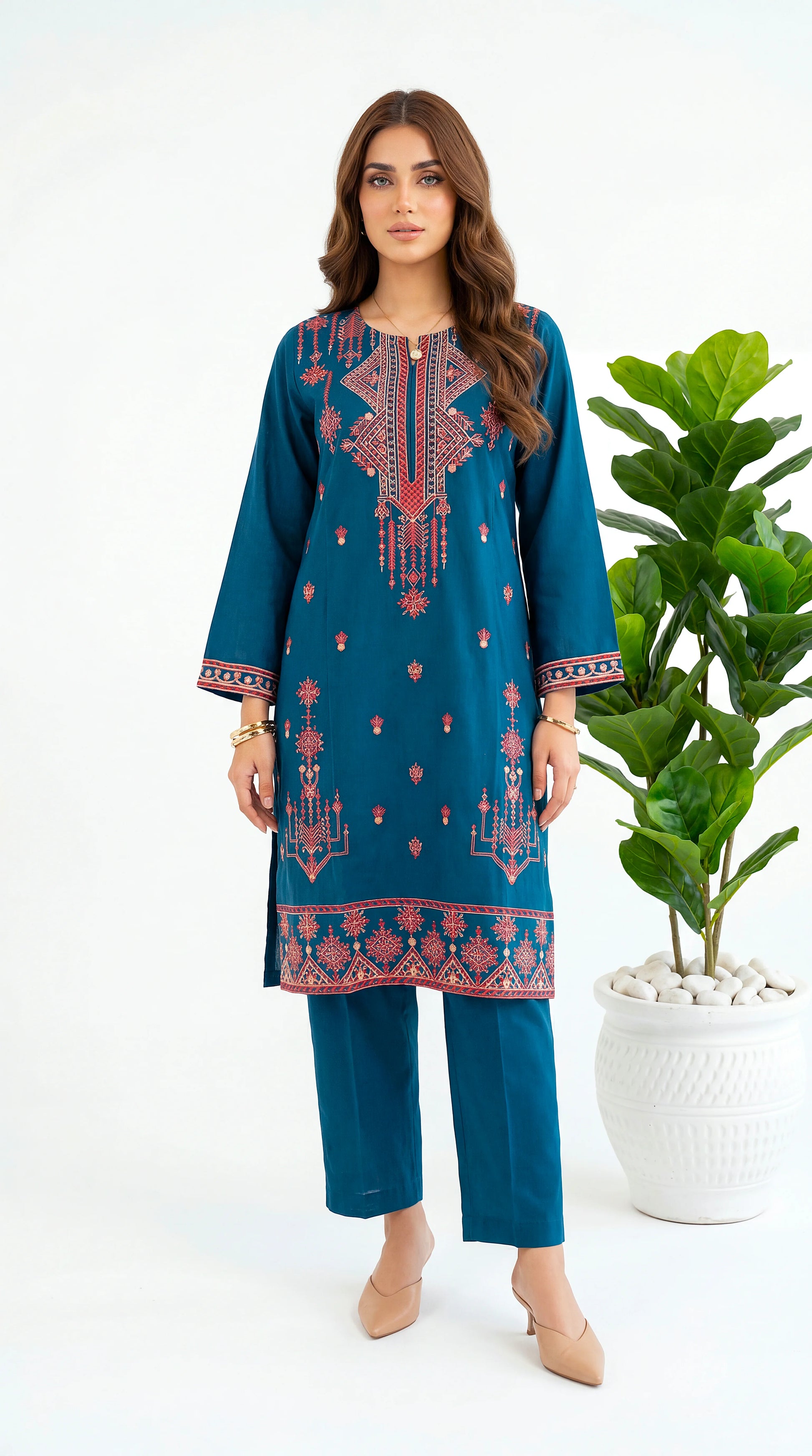 Women's Kurti Set PE01191 Tribal Embroidered Contrast Design 2 Piece ZINK / SML
