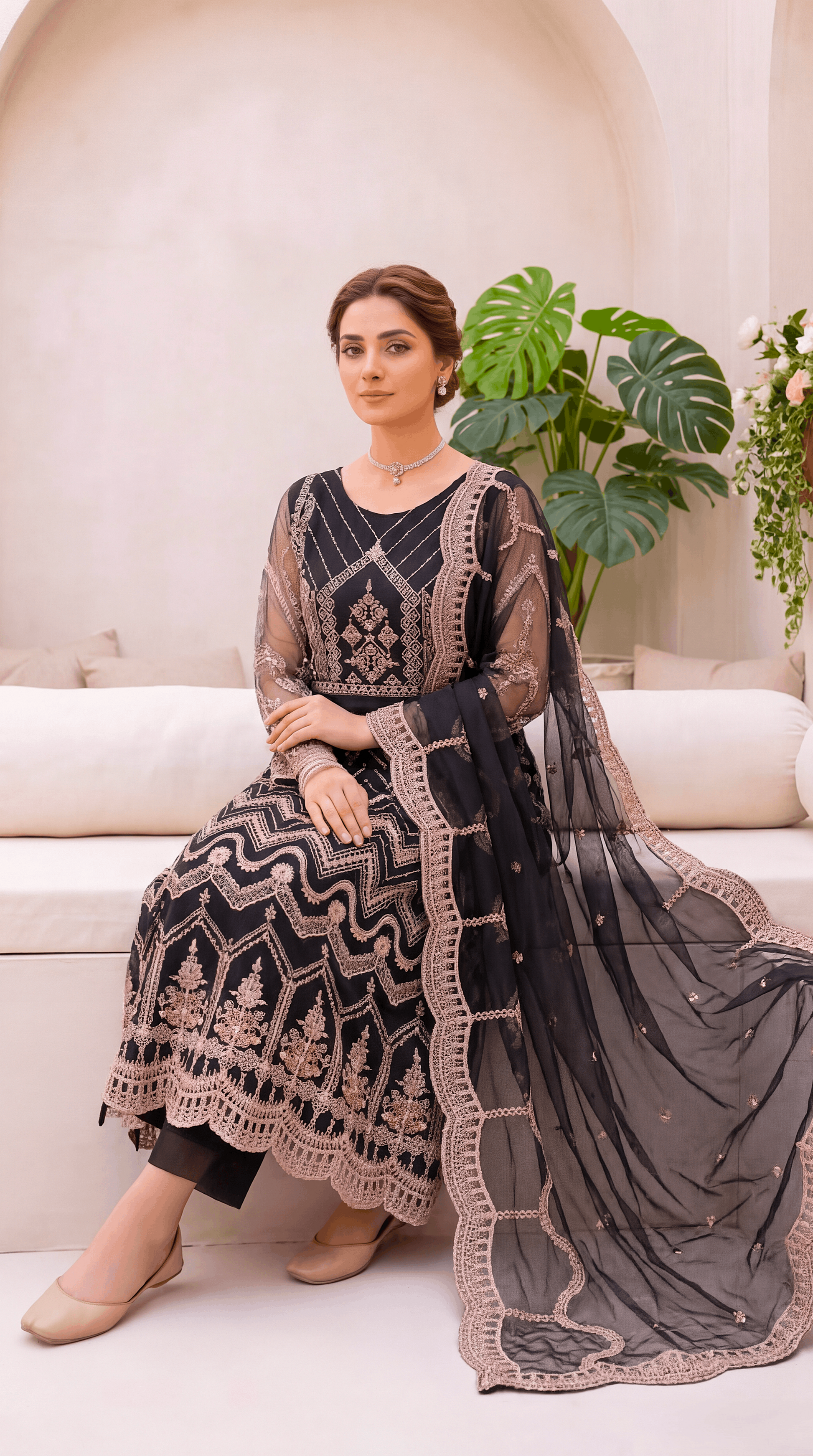 Women's Embroidered Suit PP00279 Magenta Floral Dupatta 3 Piece BLACK / SML
