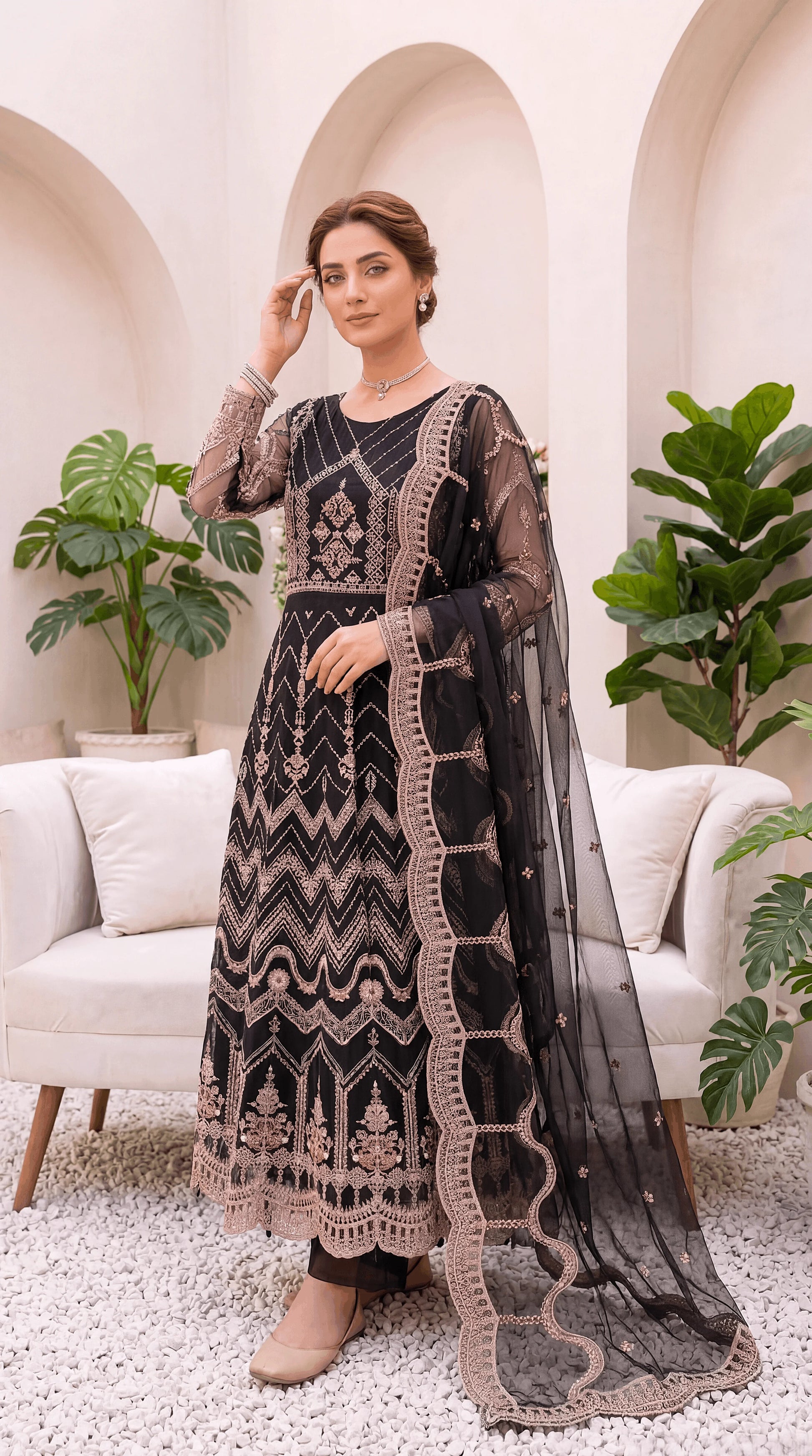 Women's Embroidered Suit PP00279 Magenta Floral Dupatta 3 Piece BLACK / SML